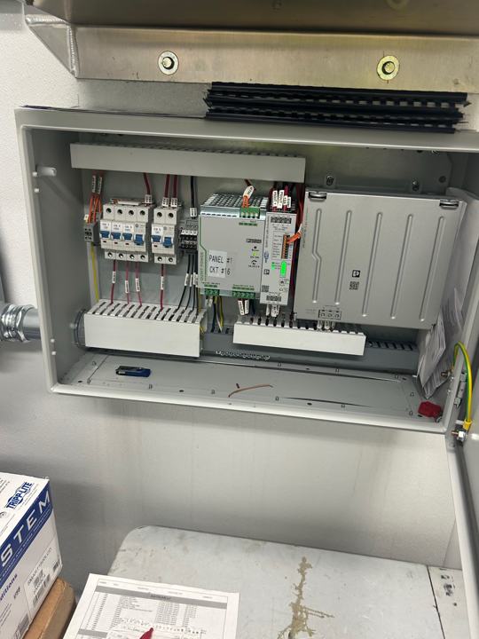 Power and UPS panel for the analyzer system